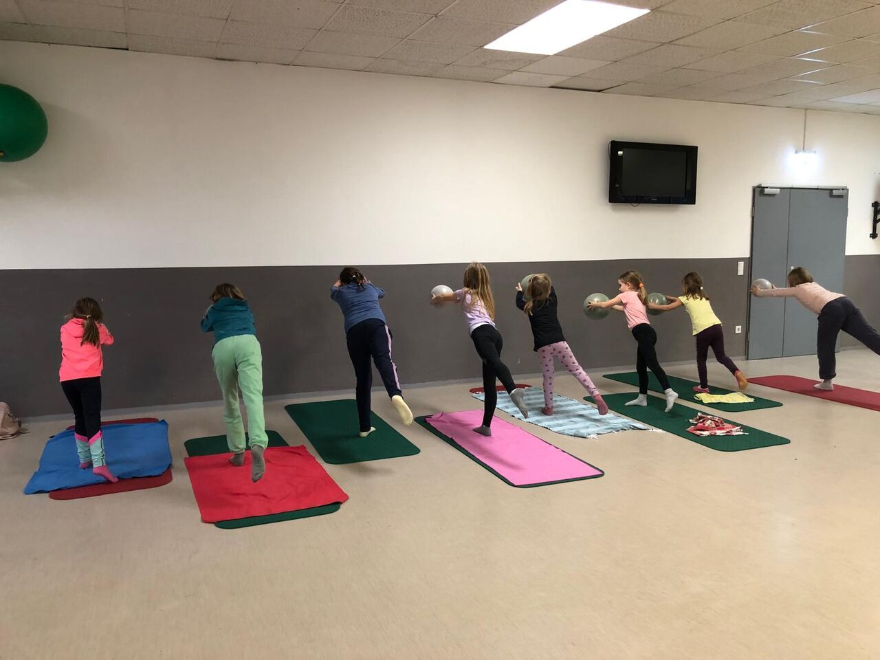 WEIHNACHTSAKTION - Kinder Pilates &amp; Entspannungskurs (ab 7 Jahre) 